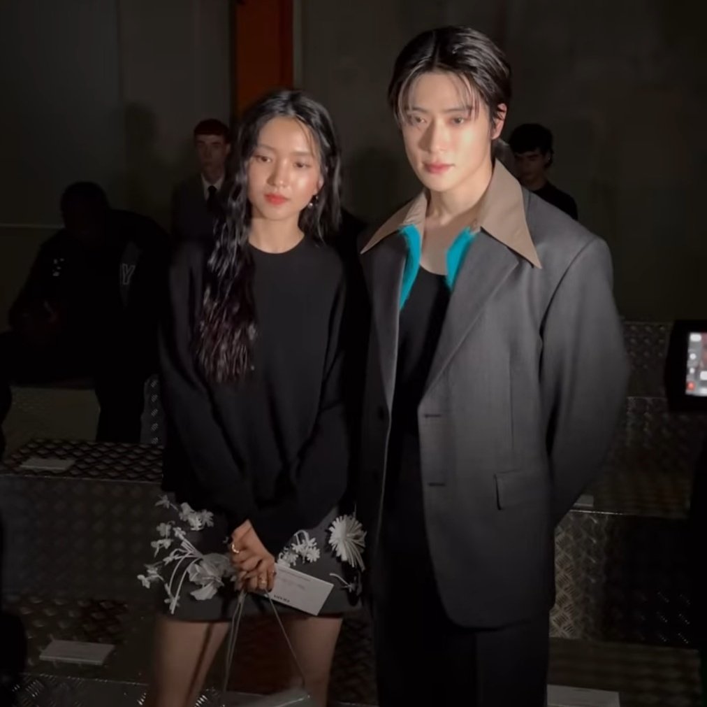 JJHLOOKS's tweet photo. jaehyun with kim taeri

PRINCIPE JAEHYUN A PRADA 
#PradaSS24 #PradaSS24xJaehyun @Prada https://t.co/pshZcZWV8f