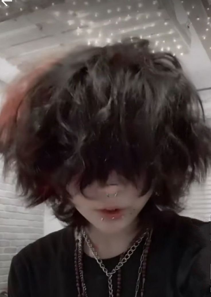 ThinBlackVein's tweet photo. What is this haircut called? please I must know https://t.co/4SLchUcUaM
