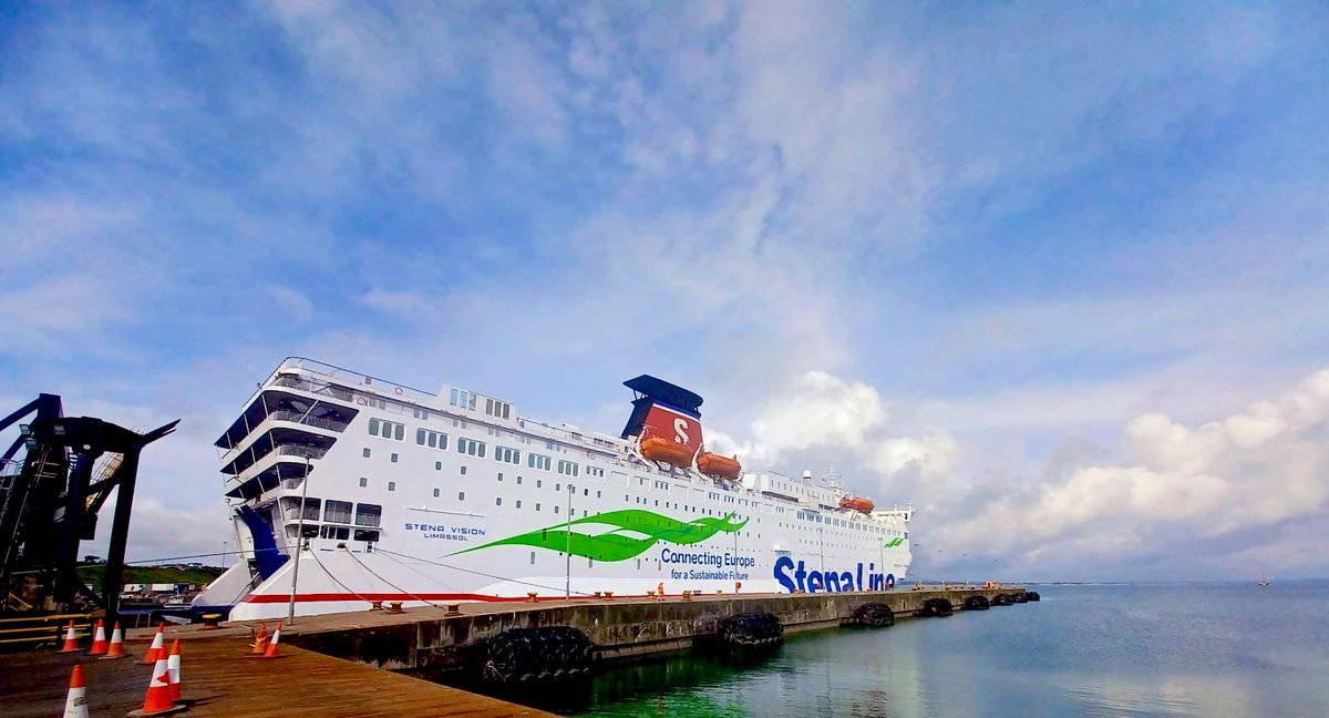 Rosslareuroport's tweet photo. ❗️New Ship❗️
Rosslare Europort is delighted to welcome the @StenaLine vessel “Stena Vision” to the Rosslare to Cherbourg route. Stena Line offer 6 round trips per week to France for both passenger and freight.

We wish the crew and vessel fair winds and following seas. 🛳️🇮🇪🇫🇷☘️ https://t.co/C78vSBkCR4
