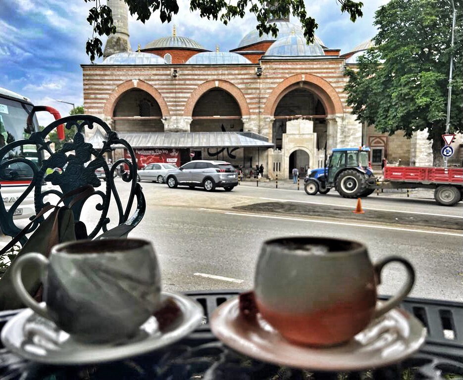 Sn. Vekilimle bir kahve molası …
#eskicamii #Edirne