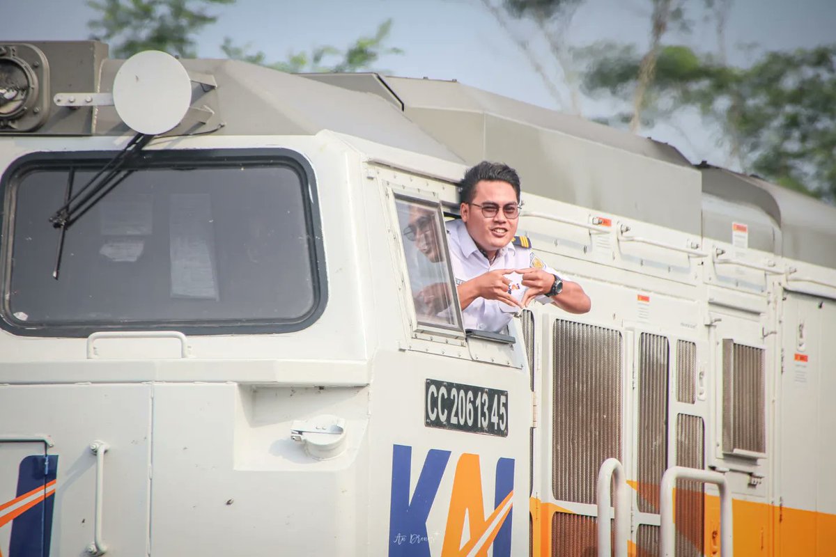 Gak sengaja ketemu pak <a href="/erickthohir/">Erick Thohir</a> pas lagi hunting KA Argo Semeru
Sehat-sehat pak