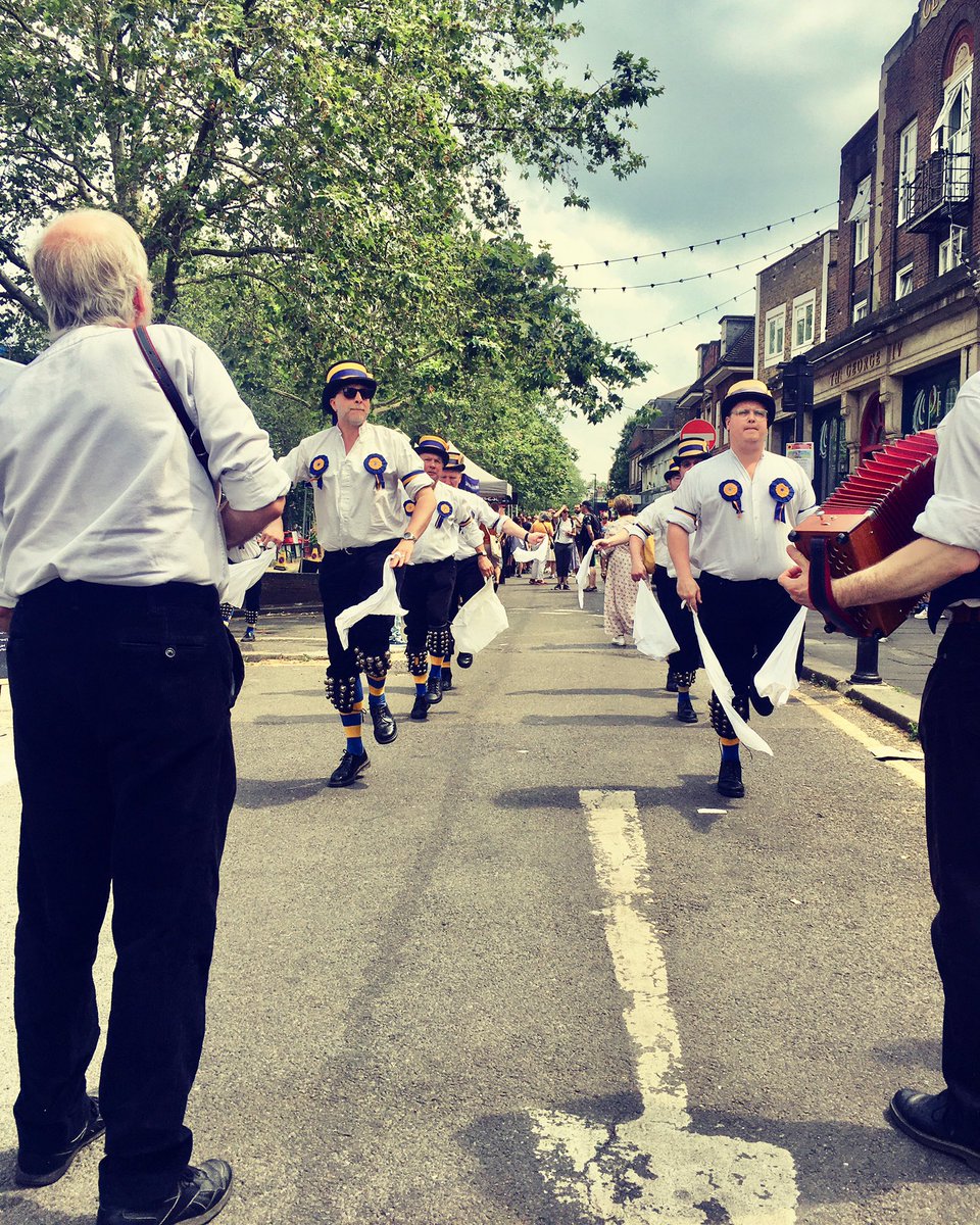 helenjerome's tweet image. Some unexpected bells 🔔 and hankies action in the sunshine ☀️ @ChiswickM 🧀 today from the merry Morris Dancers  of @SmiffsW6 
#cheesewick #hammersmithmorrismen