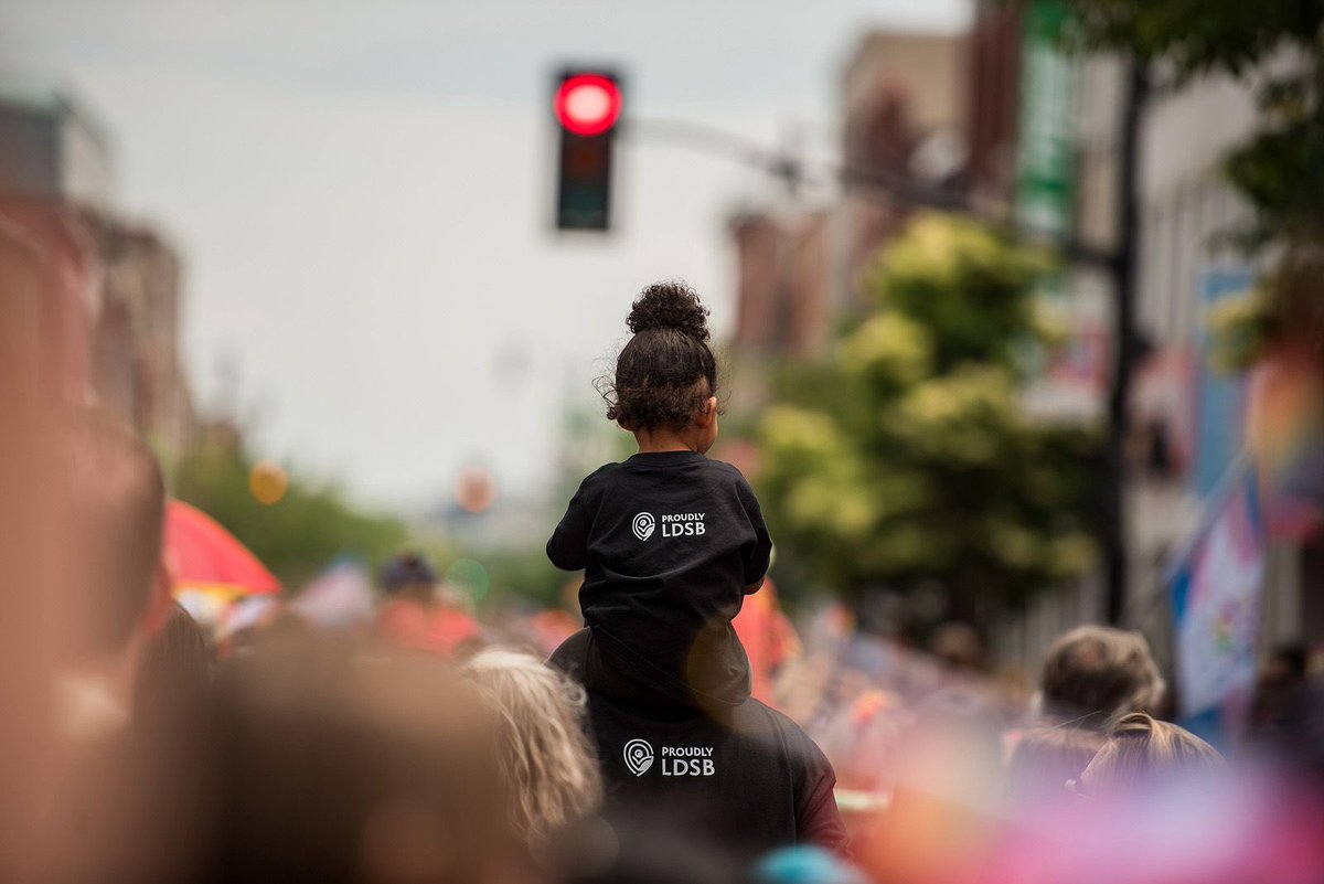JaneDouglas17's tweet photo. I’m super proud of my school board, colleagues &amp; families for coming out in the hundreds to show we believe, are committed to building a learning environment that is safe, welcoming &amp; inclusive &amp; values diversity for students today &amp; in the future. #seeyourselfinlimestone https://t.co/cb8vYUtqvi