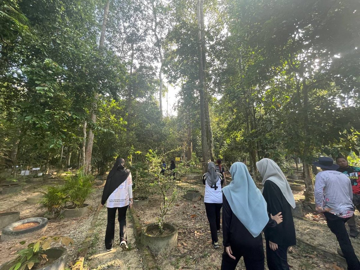 uitmpka's tweet photo. "🌿 Embracing nature and making a difference! 🌍✨ Our Nature and You community service program at Taman Botani Negara S.A was a success! With the collaboration of PERKA, Mechepreneur Club, and UiTM Motorsport Club, we raised awareness and took action to conserve our environment. https://t.co/AJtnK5Qqho