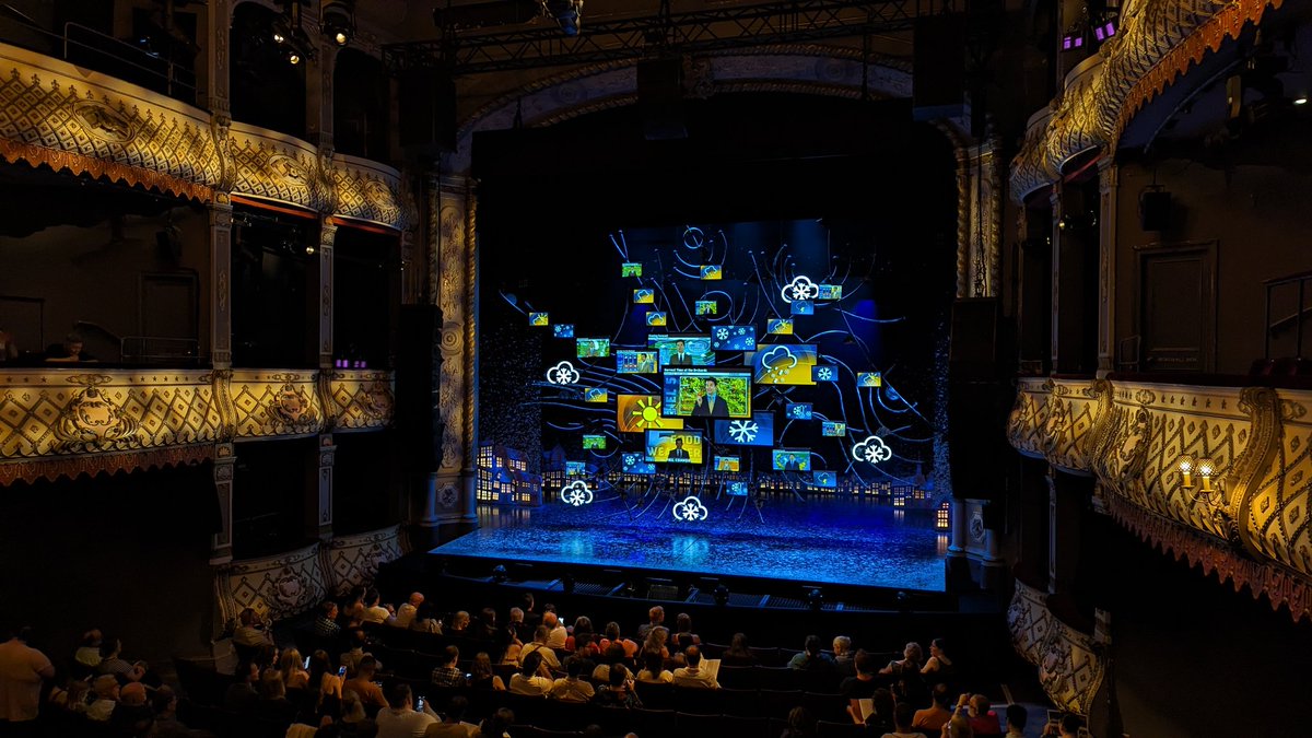Years. YEARS! I've been waiting. It was incredible. 

@timminchin @oldvictheatre @groundhog_guy @Andy_Karl and the rest of the cast and creatives have made something special. 

#GroundhogDay