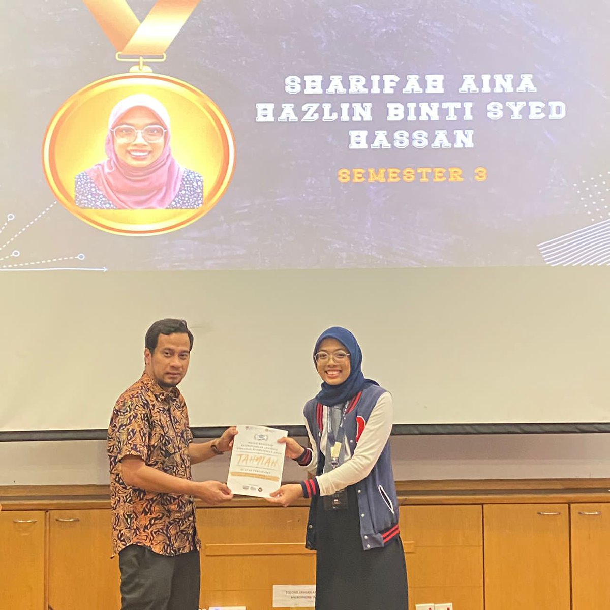 uitmpka's tweet photo. "🎓 Celebrating Academic Excellence in Civil Engineering! 🌟🏗️ MAKA PKA 2023 honored outstanding students who achieved the Dean's Award (GPA above 3.50) in the October 2022–February 2023 session. Congrats to all the recipients! 👏🎉 #MAKAPKA2023 #AcademicExcellence https://t.co/QajdU0DPLc