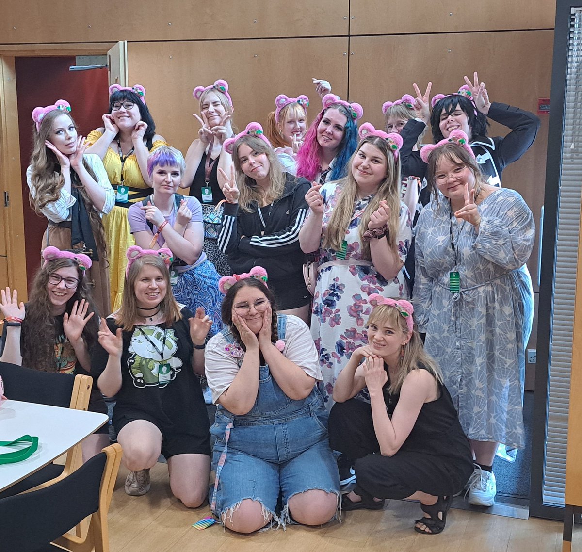 Kiitos kiitos kiiiitos aivan mielettömälle cosplaykuutti-tiimille! Mahdollistitte upean kisan!!