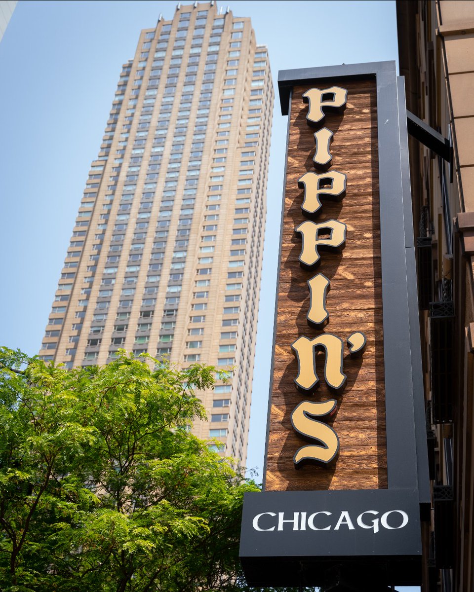 Your sign to bring Dad into Pippin's today. Happy Father's Day!

#lmgchicago #pippinstavern #chicago #chicagofoodies #chicagorestaurant #explorechicago #fathersday #happyfathersday