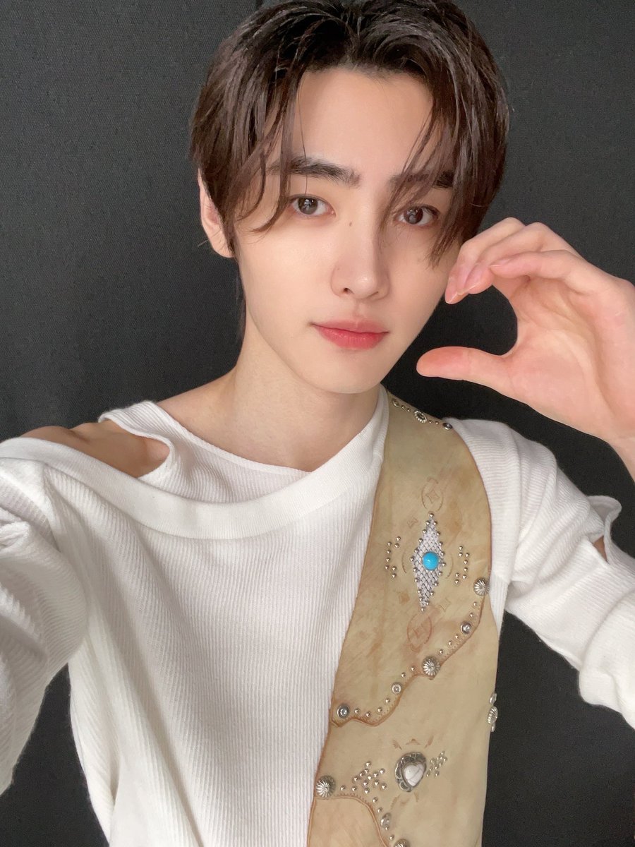다음달에 만나요 🥺🤍