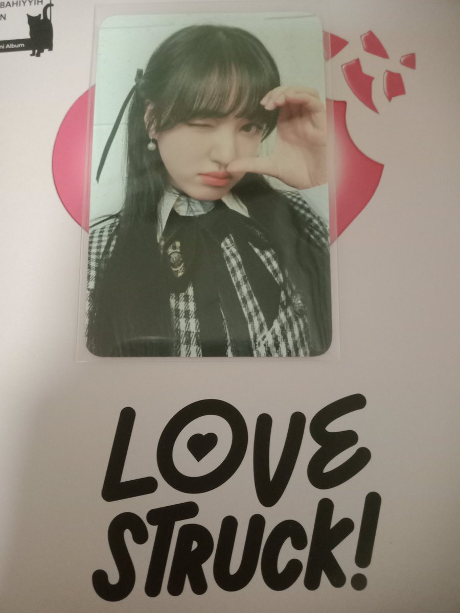 sunny_cdplayer's tweet photo. wts lfb IVE liz prom queens pc 
🏩200 php (180 if payo) 
🩷good condi 
🩷mop: gcash 
#sunncart ive photocard gg pocas https://t.co/ii7VaS2lj6