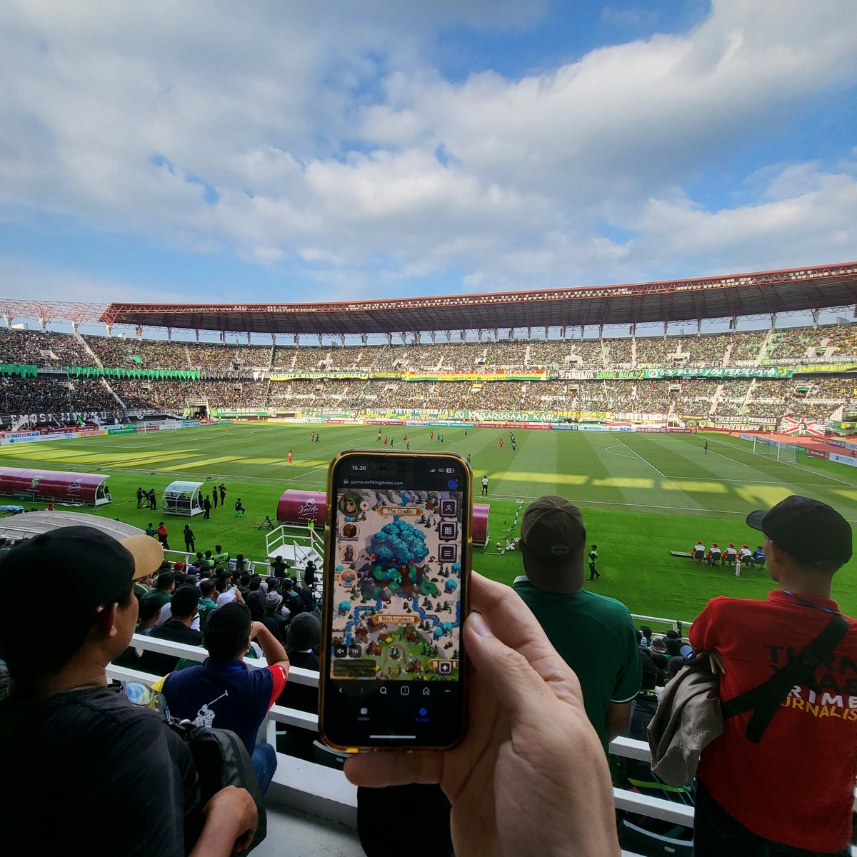 Questing at a sold out -55k capacity- football match? Done 🤌

$JEWEL
<a href="/DeFiKingdoms/">DeFi Kingdoms 🔺🌿</a> 
#DFKgoesto