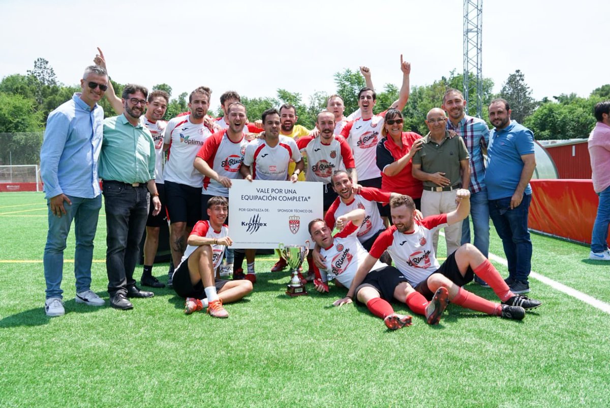 Aguado_pp's tweet photo. ⚽ Nuestro equipo local, Bar El Rincón de Pinto, ha ganado la II Copa RFFM de Competiciones Locales de fútbol-7 🏆

Fantástica tanda de penaltis 💪🏻💪🏻💪🏻
Enhorabuena a todos los jugadores participantes y a la @RFFM_oficial por la organización de esta competición 👏🏻👏🏻

#TuPinto https://t.co/G1nJwQP1d0