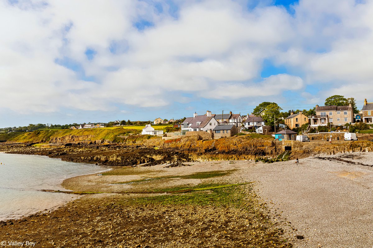 A June coastline view over Moelfre beach to Ann's Pantry (which opened in 1926) on beautiful Ynys Môn. @Ruth_ITV @ItsYourWales @AngleseyScMedia @northwaleslive @northwalescom @AllThingsCymru @OurWelshLife @NWalesSocial #YnysMôn #Anglesey #Moelfre #Beach #AnnsPantry #June #Wales