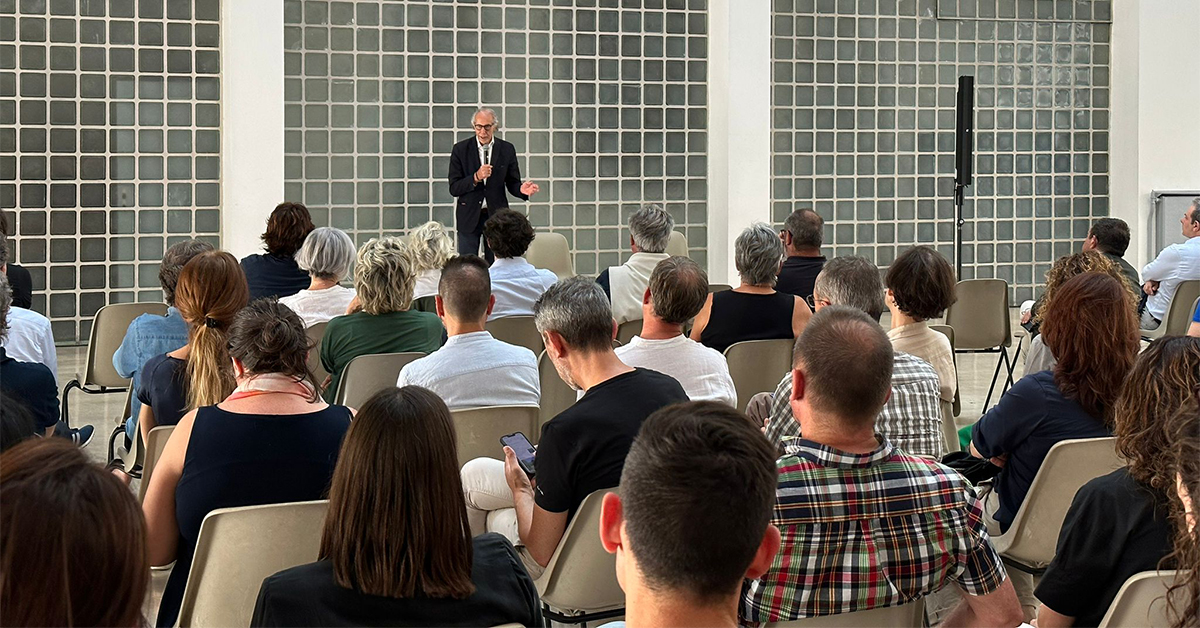 cnappc's tweet image. Durante un’iniziativa dell’Ordine degli Architetti PPC di Como per il #Centenario, il Presidente #FrancescoMiceli ha sottolineato la dimensione etica dell’architetto come riportato nell'articolo de @laprovinciadico.
Leggi di più 👉tinyurl.com/OAPPCdiComo-Mi…