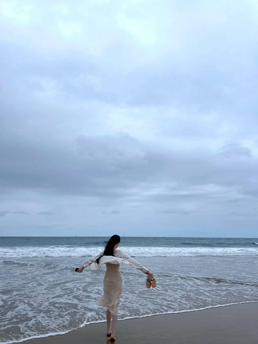 Emma55631's tweet image. 🌅⛵ Sail into the horizon and embrace the freedom of the open sea. Feel the wind in your hair, taste the salt on your lips, and let the vastness of the ocean awaken your sense of adventure. Explore new shores and let the sea be your guide. #SailAway #SeafarerSpirit #OceanCalling