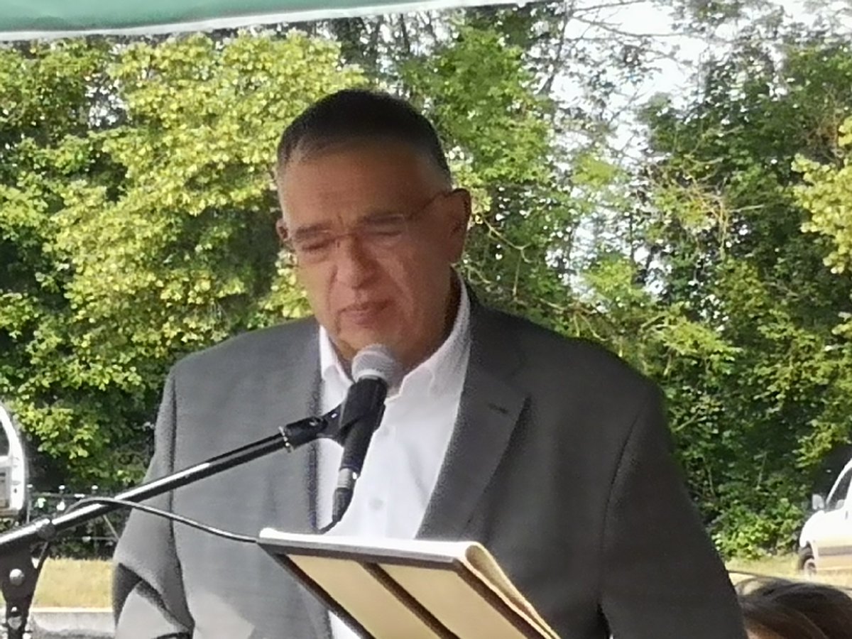 Marie Quiquemelle (@mariquiquemelle) on Twitter photo <a href="/mariquiquemelle/">Marie Quiquemelle</a>
Un beau moment au cœur de la Communauté de communes des Terres d'Auxois pour fêter l'honorat de Jacques Jacquenet !
Amitié, reconnaissance des élus, de l'Etat et surtout des habitants du joli village de Clamerey... <a href="/mariquiquemelle/">Marie Quiquemelle</a>
Un beau moment au cœur de la Communauté de communes des Terres d'Auxois pour fêter l'honorat de Jacques Jacquenet !
Amitié, reconnaissance des élus, de l'Etat et surtout des habitants du joli village de Clamerey...