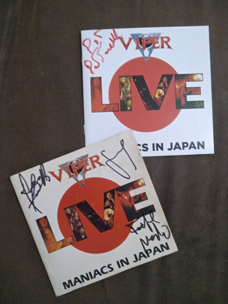 Cl4yt0nF's tweet photo. Alguém mto especial esta completando 30 anos hoje !! #ManiacsInJapan do Viper .. Se #Evolution na minha opinião é o melhor álbum de heavy metal de todos os tempos, com certeza esse aqui é o maior registro ao vivo desse álbum !! #EverybodyEverybody 🤟🏼 @felipemachado @pitpassarell https://t.co/ywVyJOFbqO