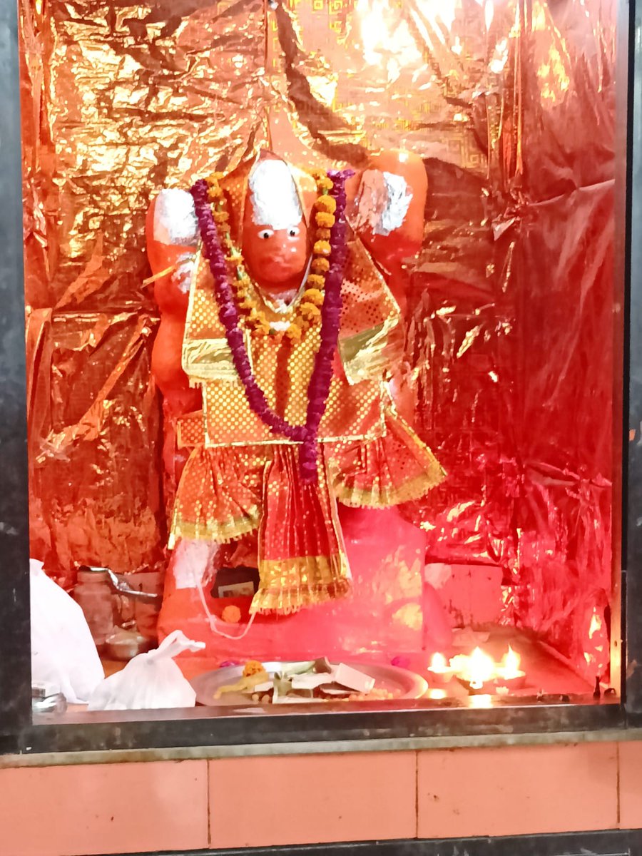 aksharprem2's tweet photo. भक्त कल्पपादप आराम: । तर्जन क्रोध लोभ मद काम: ।।
अति नागर भव सागर सेतु: । त्रातु सदा दिनकर कुल केतु: ।।

जो भक्तों के लिए कल्पवृक्ष के बगीचे हैं, क्रोध, लोभ, मद और काम को डराने वाले हैं, अत्यन्त ही चतुर और संसाररूपी समुद्र से तरने के लिए सेतुरूप हैं, वे सूर्यकुल की ध्वजा श्रीरामजी स���ा मेरी रक्षा करें।

#मेरे_राम 
#जय_श्री_राम‌‌