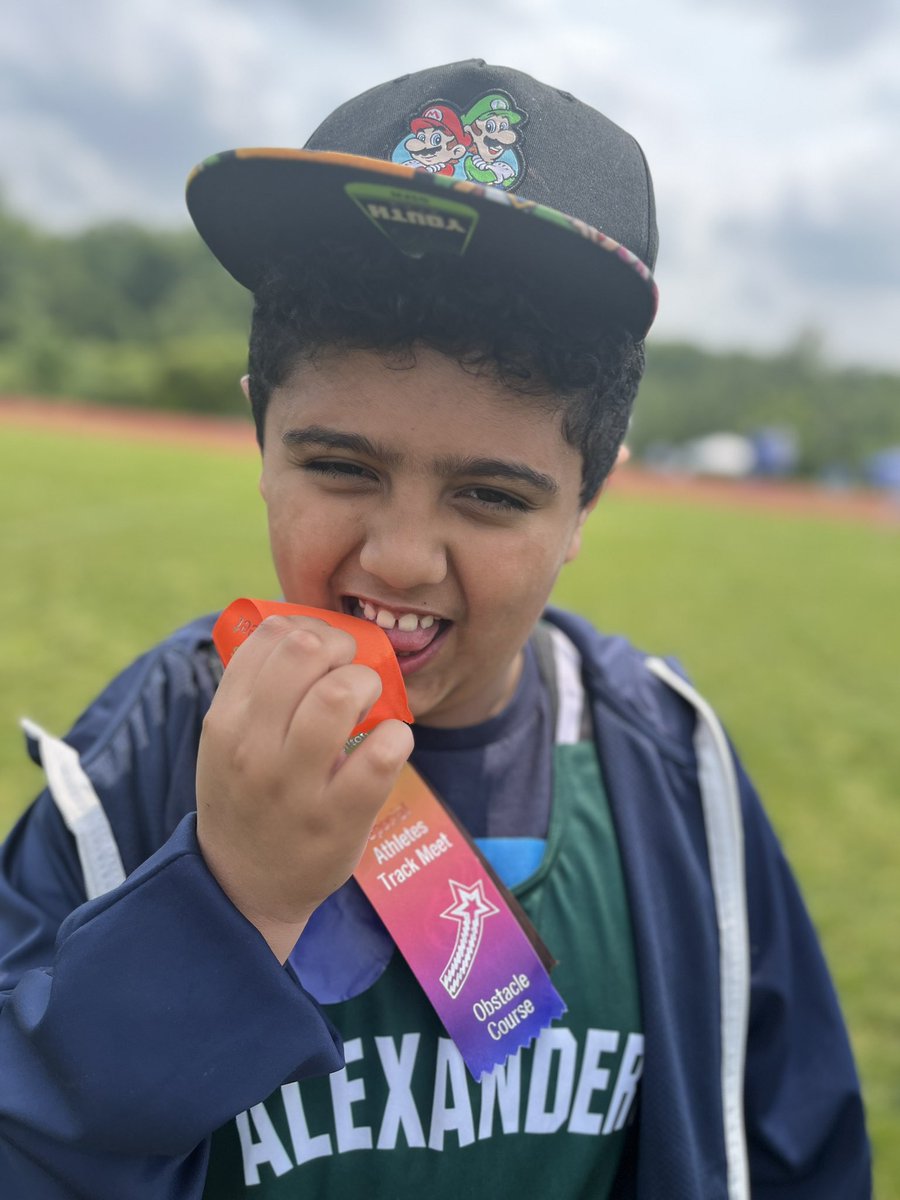 MsCormier1's tweet photo. What a great time at our special athletes track meet on Friday! Lots of smiles (and silly faces)! 😜😎✌️ @ALXCoyotes https://t.co/XPOIK73KwL
