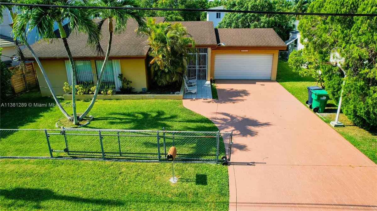 #Miami
💵 $ 724,999
🏠  3 Beds / 2  Baths
📐 1,542 Sq.Ft.
.
Great 3beds/2baths.Listing Courtesy of Leon Realty Group LLC

.Reach out for more information 
📲 786-613-3823

.#MiamiRealtor #MiamiRealEstate #listingagent #luxurylistings.
buff.ly/43xkWTE