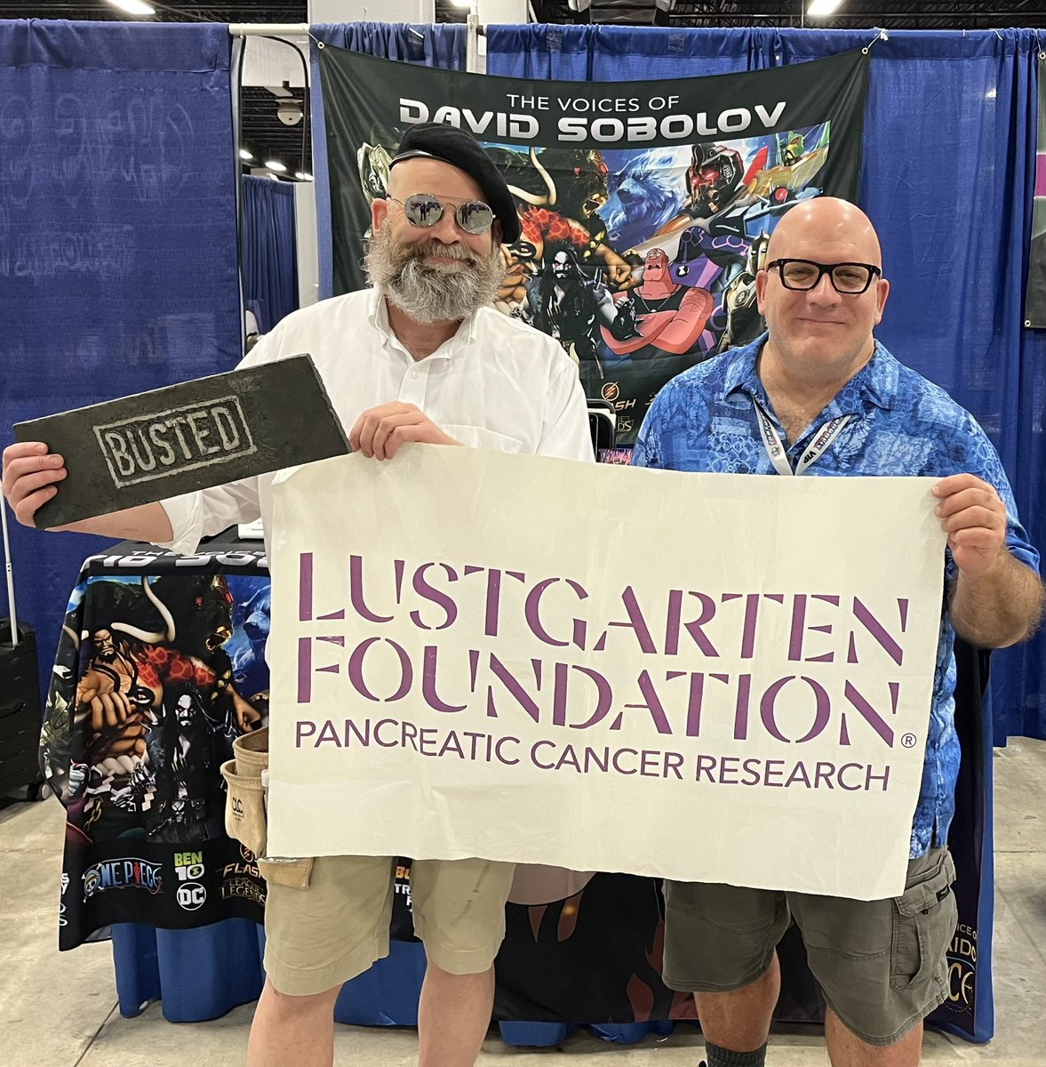 ZombieLeader1's tweet photo. Thanks to @transformers @volobos for taking a moment to show support for those affected by pancreatic cancer today at @ContropolisMA, Marlborough, MA. To donate to @lustgartenfdn, visit: https://t.co/MnJPRZif9y.๐ #contropolisma
#Transformersย #mythbusters #shockwave #charity https://t.co/srrXvPAYyS