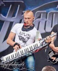 18 de junio de 1982. Nace Vadim Pruzhanov en Ucrania, es el tecladista de la banda DragonForce. #VadimPruzhanov #DragonForce