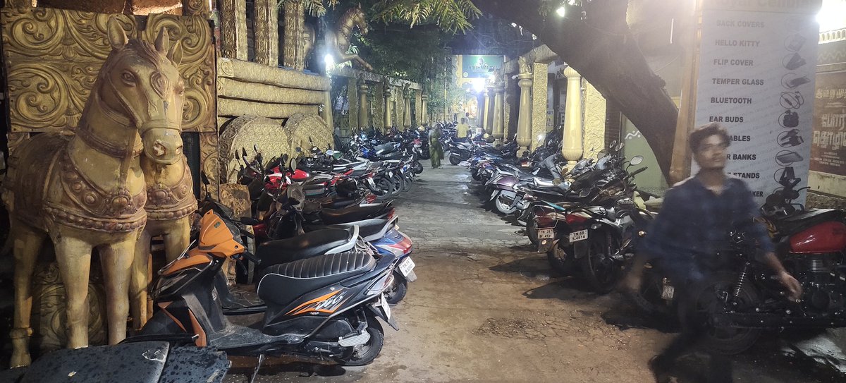 KrishnalayaTN31's tweet image. #PorThozil #BlockbusterHit Happy week end✨ @AshokSelvan @bookmyshow @TicketNew @Paytm