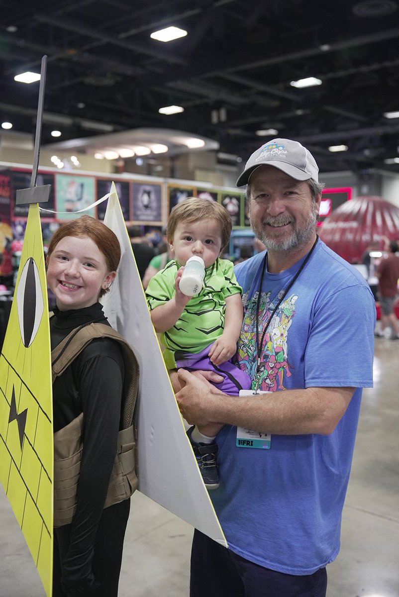 AwesomeCon's tweet photo. 🦸♂️ Wishing a VERY happy Father's Day to the all SUPER DADS out there! Share your best DAD photos today and tag us! #10YearsofAwesome https://t.co/eGrKAMdLEp