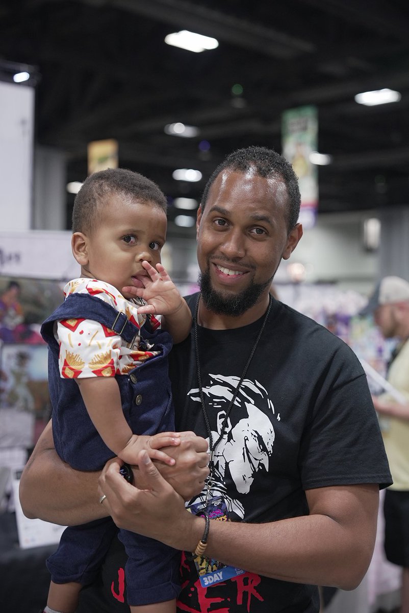 AwesomeCon's tweet photo. 🦸♂️ Wishing a VERY happy Father's Day to the all SUPER DADS out there! Share your best DAD photos today and tag us! #10YearsofAwesome https://t.co/eGrKAMdLEp