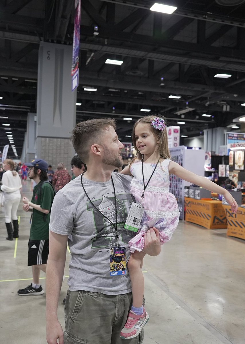 AwesomeCon's tweet photo. 🦸♂️ Wishing a VERY happy Father's Day to the all SUPER DADS out there! Share your best DAD photos today and tag us! #10YearsofAwesome https://t.co/eGrKAMdLEp