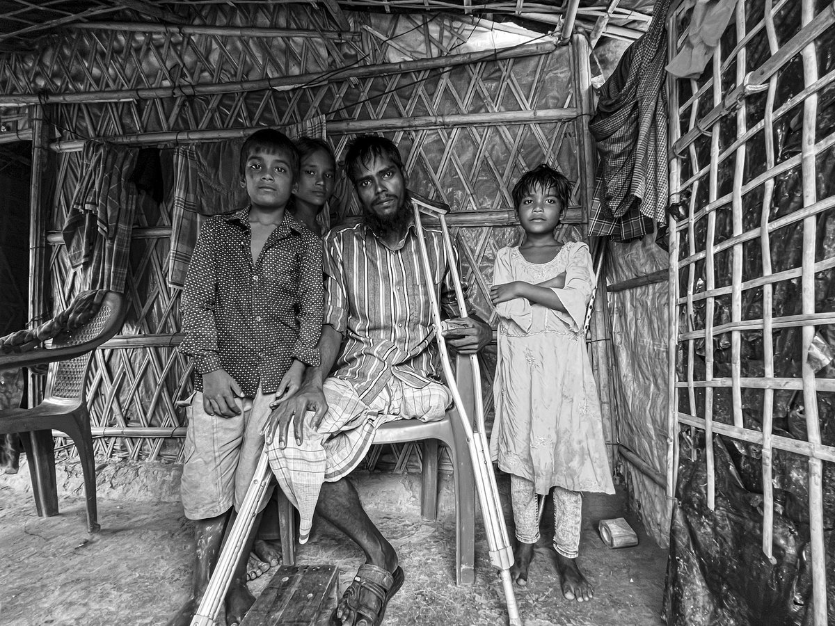 md_yasiein's tweet photo. #WorldFather’sDay
A big salute to the dedicated dads putting in their utmost effort to shower their children with love, empathy, and tenderness amidst challenging circumstances.
#worldfathersday #refugee #father #rohingya #yassinphotography #photojournalism #rohingyatographer https://t.co/eH2d0KhKaL