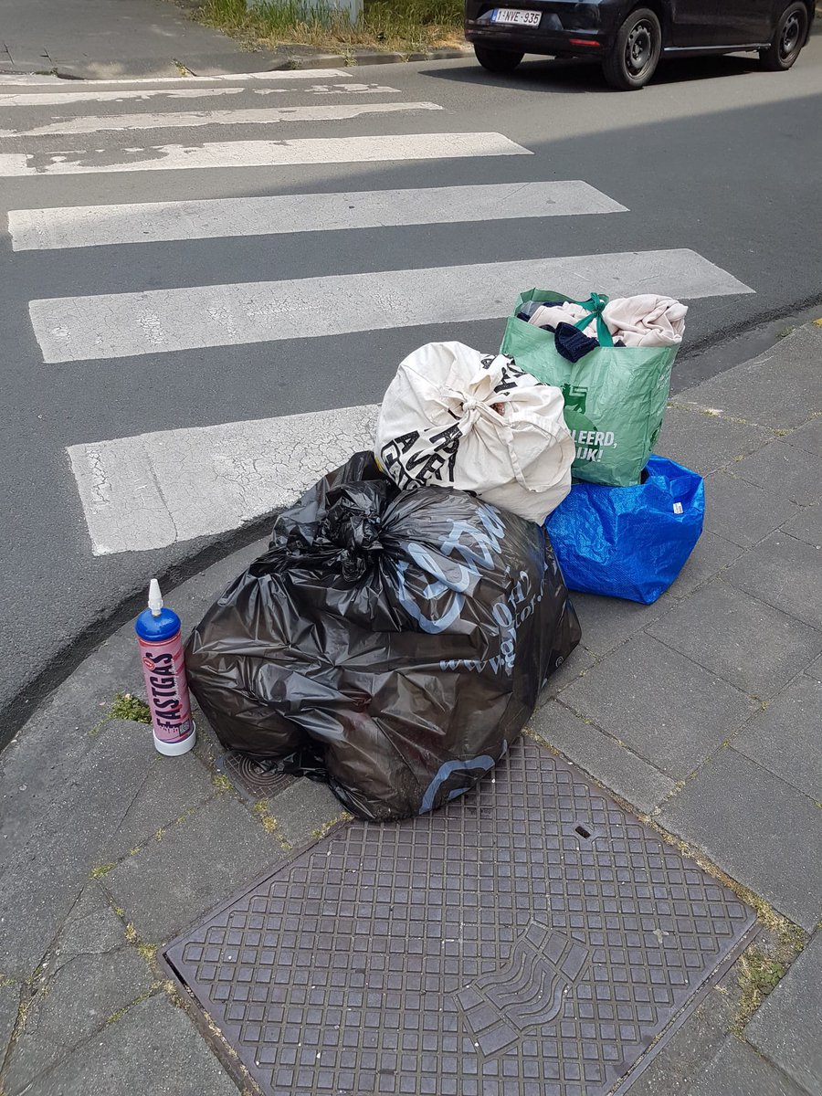 Renaud_Fleusus's tweet image. Pour parfaire ta communication, il y en a aussi malheureusement à #Koekelberg