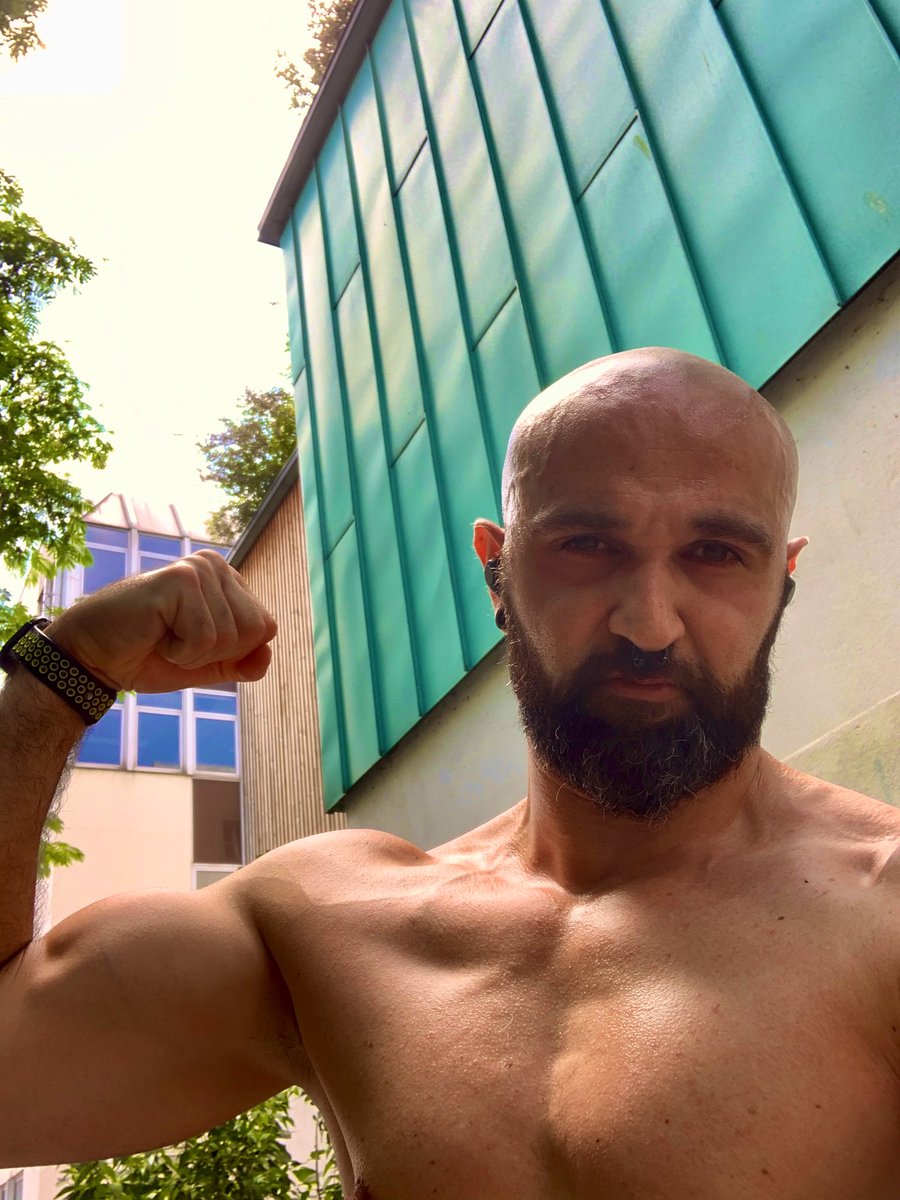 Running parisien en mode tropical, on se croirait en Floride !!!! ☀️🌡️🌩️🥵
Mais c’est fait ! 🏃🏻‍♂️✅
-
#run #running #runner #footing #cardio #paris #fit #fitlife #fitboy #coach #coachsportif #maxcoachsportif #sweat