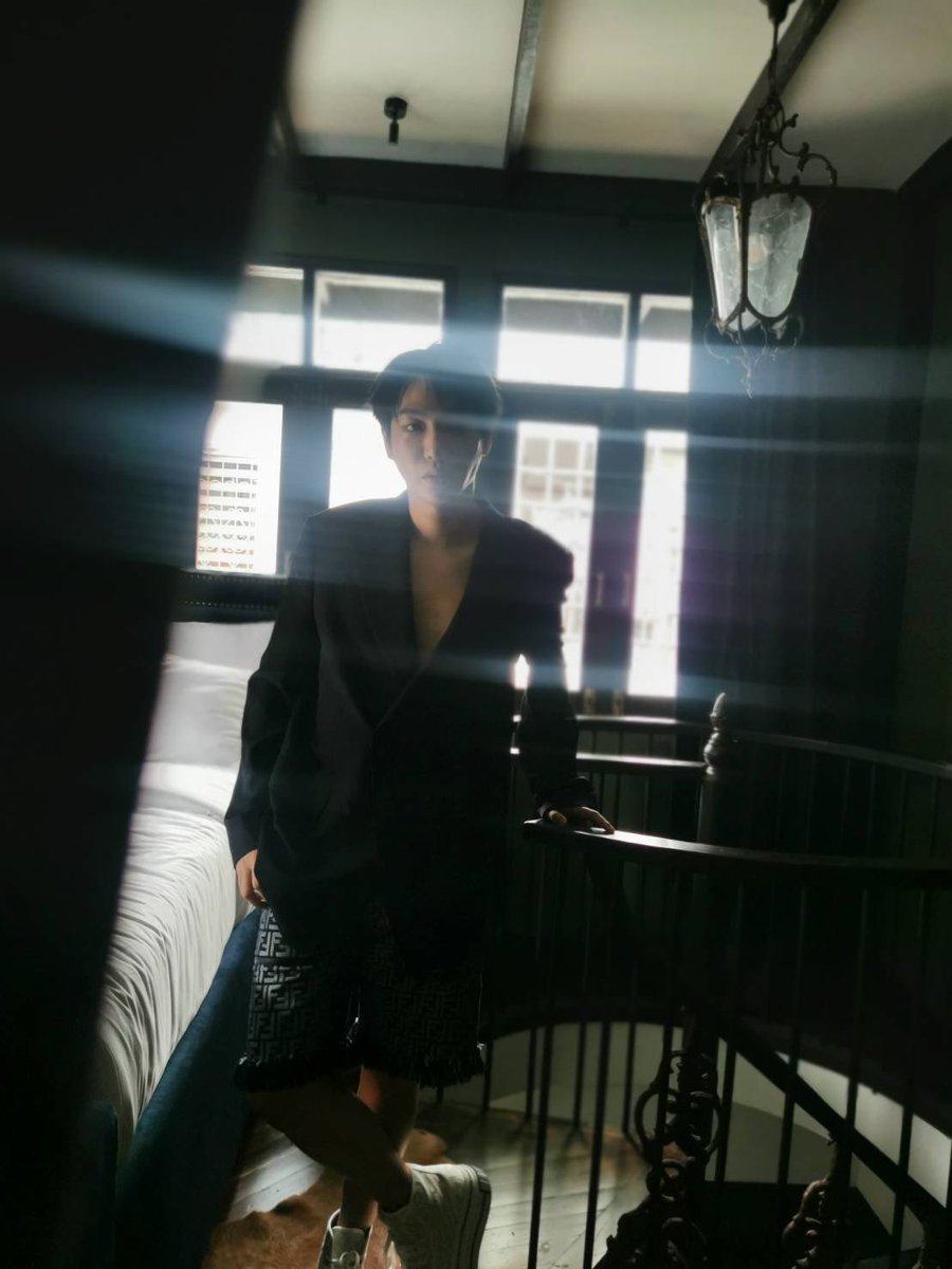 peckpalit's tweet photo. วันอาทิตย์รู้สึกเหงาๆเหมือนกัน ใครออกไป hangout ไปทานข้าวกับครอบครัวบ้าง ผลิตเด็กดีอยู่บ้าน งดออกซ่า ต้องรักษาชีวิตไว้เจอกับทุกคนวันที่24นี้ครับ ตื่นเต้นเหมือนกัน ถ้าใครว่างมาเจอกันนะครับ คิดถึงทุกคน เหมือนเดิมไม่ได้ไปไหนครับ 😘 https://t.co/APAh7tUlwG