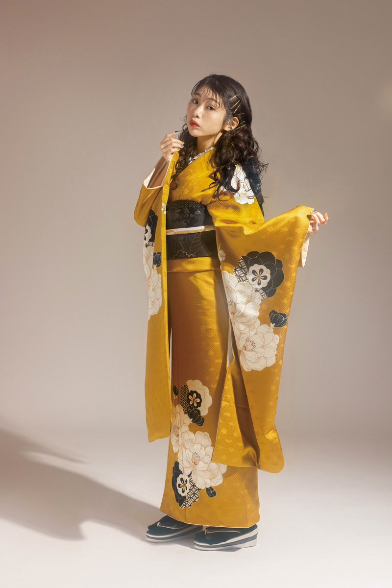 HosakoY's tweet photo. シンプルなデザインの芥子色振袖
ヘアは、ダウンで毛先巻き巻き
【全国発送可能】
振袖レンタル　s2317L   Lサイズ

#振袖　#振袖レンタル #振袖ヘア #振袖コーディネート #千成屋 #成人式 #成人式前撮り ＃成人式ヘア #成人式写真
 #ひたちなか成人式 ＃水戸成人式 ＃日立成人式 https://t.co/1OQetNUZOm