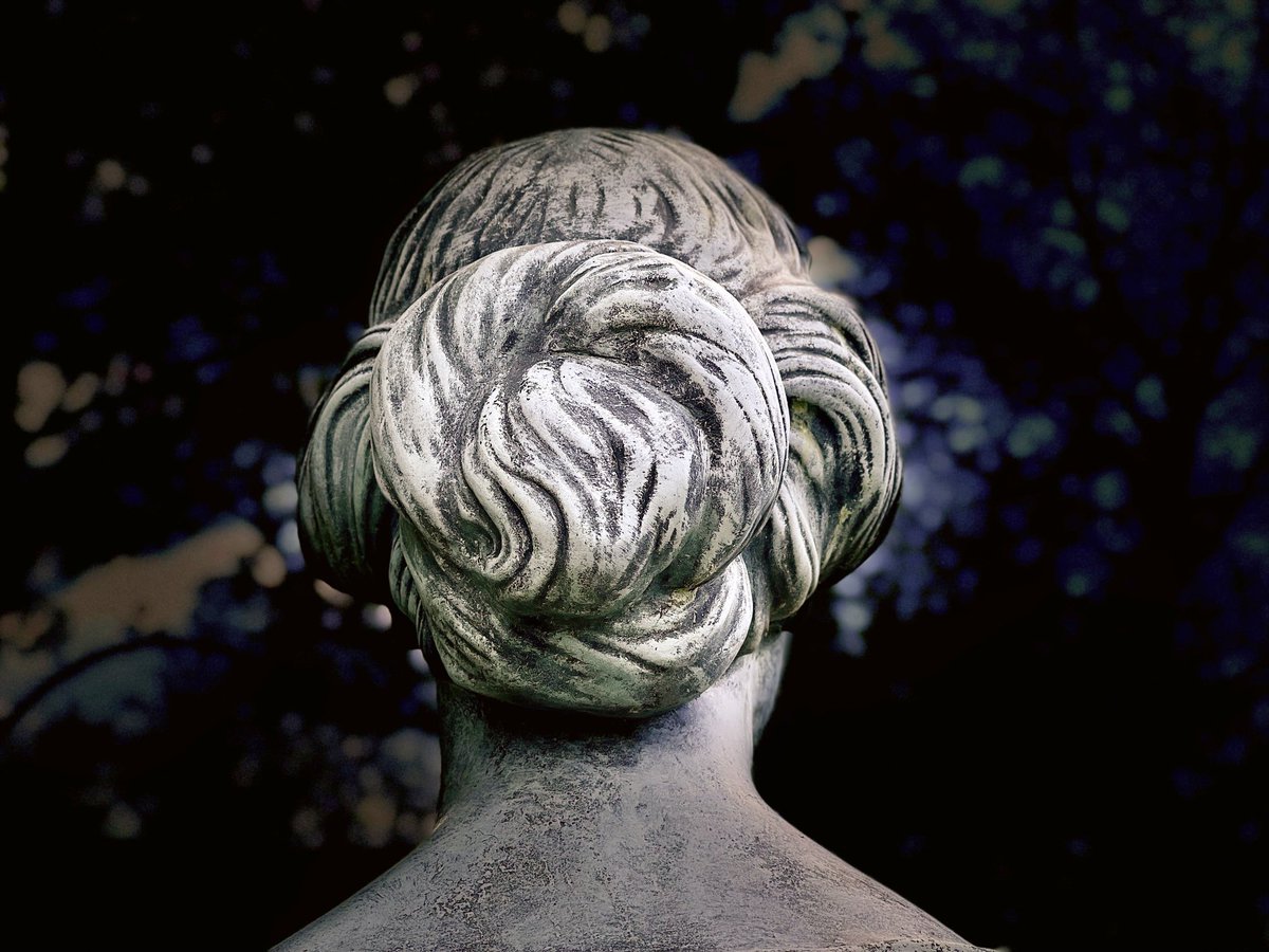 „People always ask me how long it takes to do my hair. I don’t know, I’m never there.” (Dolly Parton)

#StatueStyle
#ArtfulAngles
#SculptureSerenity
#MajesticManes
#DuttedBeauty
#StatueVibes
#HairInspo
#SculptedElegance
#ArtisticTresses
#HeadTurner