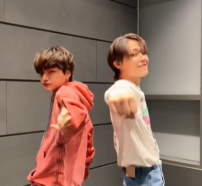 n1chochill's tweet photo. &amp;STANS WAKE UP GAKU AND HIKARU JUST DID THE FIREWORK CHALLENGE (hAYATE NEXT PLEASE) https://t.co/nZOULjO6Vj