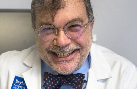 🧵THREAD: @PeterHotez is a sincere and non-corrupt scientist who has been right about everything in the last three years.