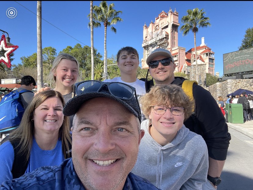 QuentinUrban4's tweet photo. Happy Father’s Day! #BigSelfieGuy @urban_tony https://t.co/Wg94fviZE2