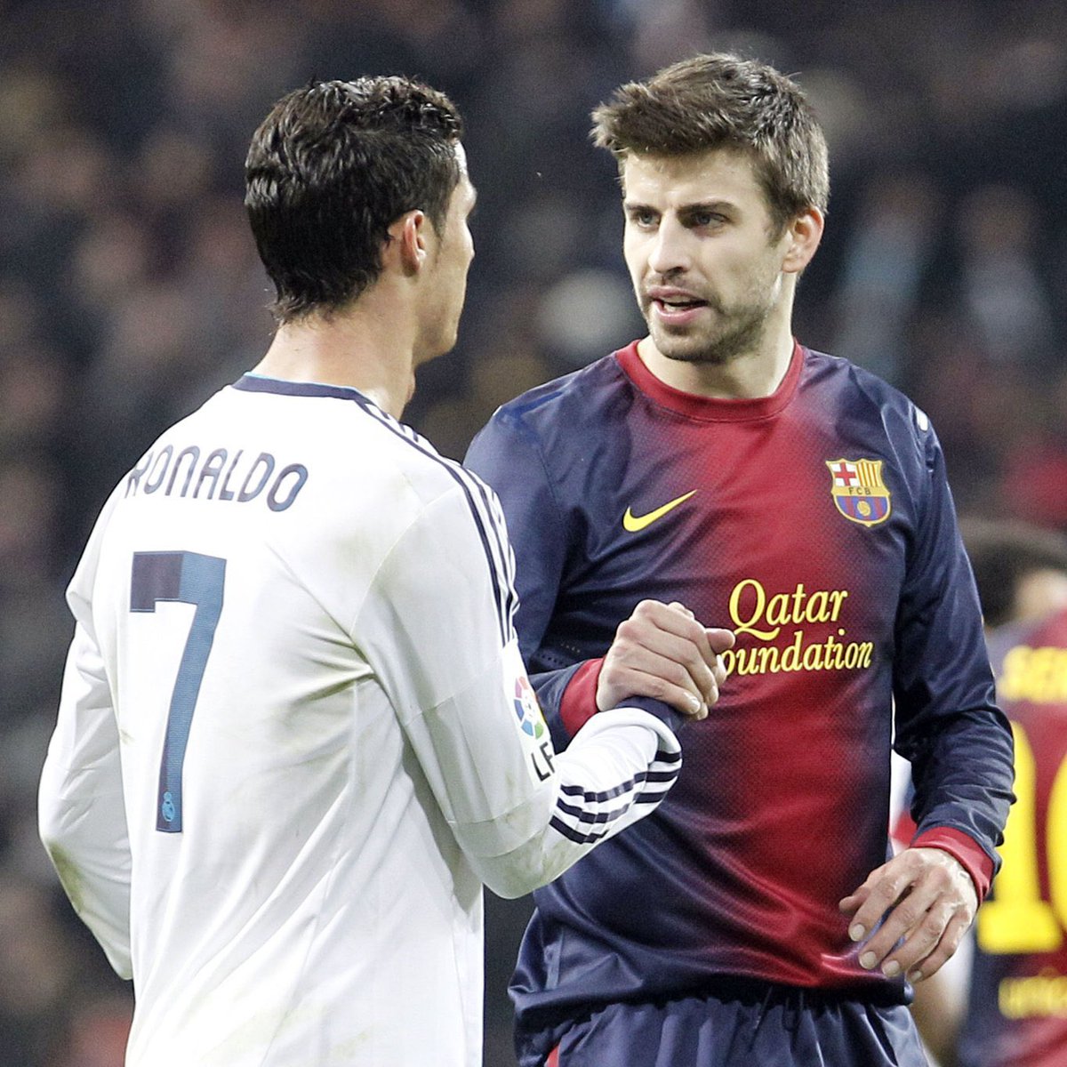 Telefon rehberindeki en ünlü kişi kim?'

Gerard Pique: "Cristiano Ronaldo."