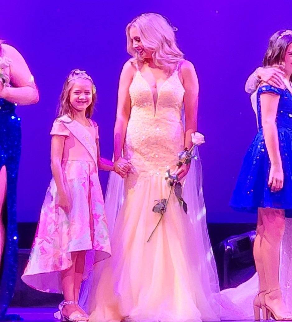 CaryMoyer's tweet photo. Had a great Miss Pennsylvania 2023 week in York, PA with my favorite "Belle"  #LylaLucille . What an incredible  experience for her being up on stage each night &amp; seeing her spend time with so many positive role models like Miss WCU Madelyn, Miss PA Miranda &amp; Miss PA Teen Lizzie. https://t.co/85PPzbvZLJ