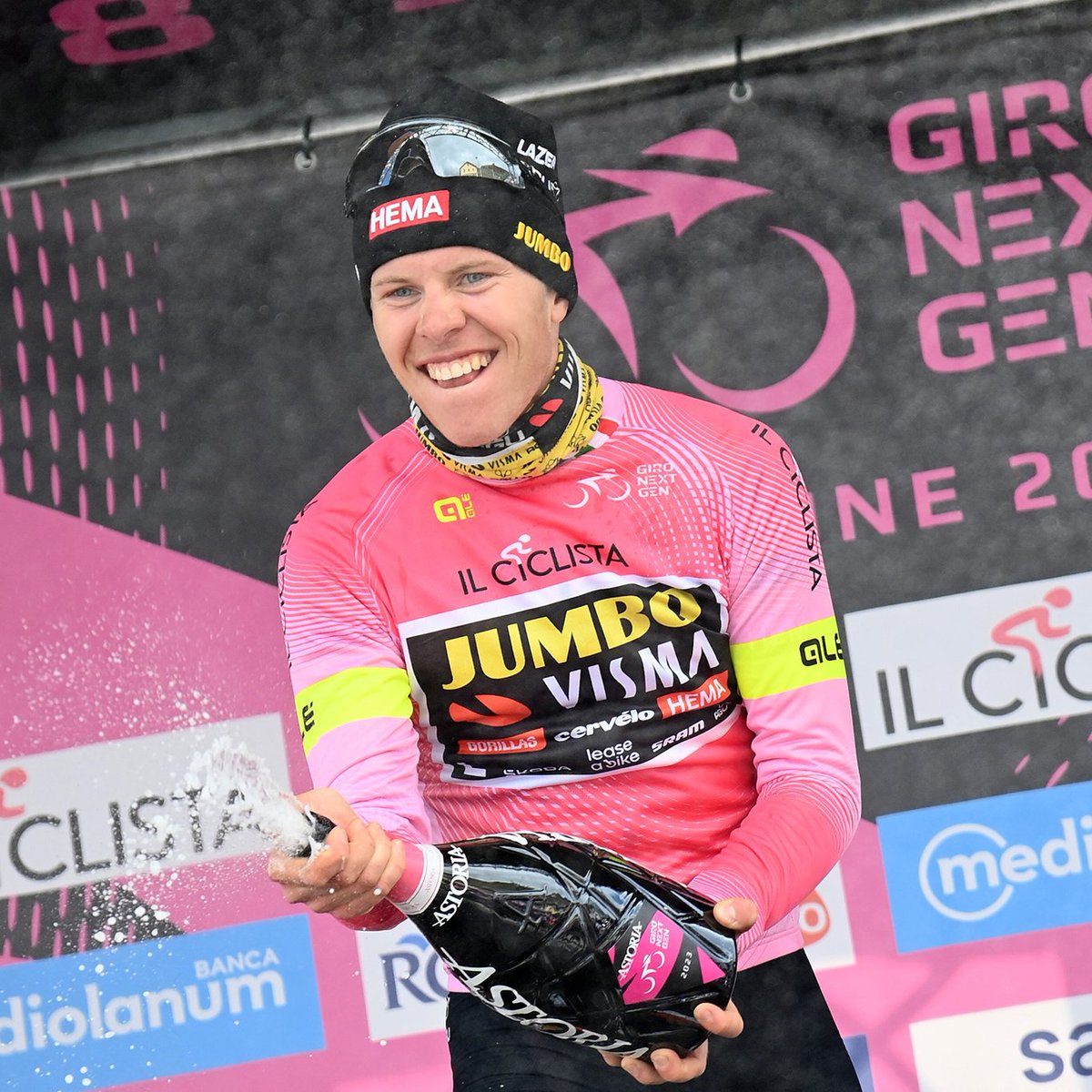 SEGcycling's tweet photo. 🥇 He came, he saw he conquered! @MittetStaune is the new #GiroNextGen🇮🇹 overall winner after putting together a massive performance all along including a win atop the Stelvio that cemented his title! https://t.co/YMi4LMHWYS