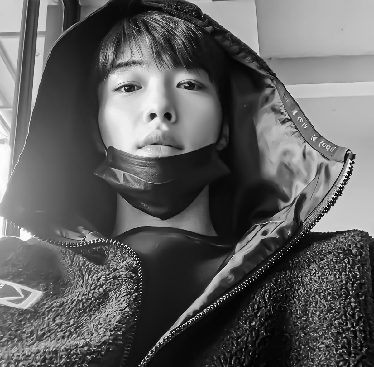 thenamesjay's tweet image. ㅤ 
Lunch break time! There’s this new cafe next to my work place and they had the last strawberries just ready to be eaten by me, they were so tasty. I’m cold tho, hopefully I will get warmer while working, I also have a lot of pain on my foot, hope it won’t get worse.
ㅤ