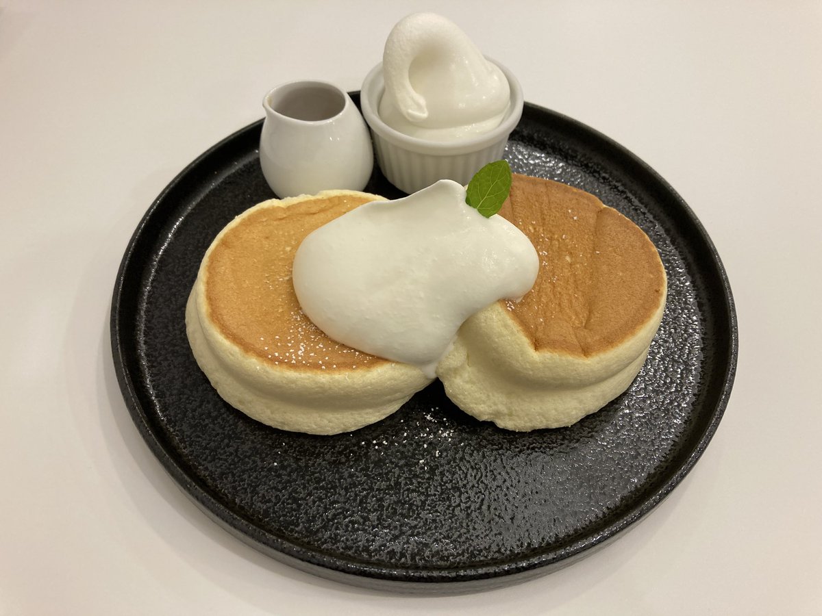 side_mountain's tweet photo. 先日迎えたとある記念日。
去年の記念日は病室で。
そんな反動からか、今年はスイーツを
食べに食べた。
感慨深い。幸せだ。。。

次の検査は月末。
いい結果でありますように。

＃悪性リンパ腫
#びまん性大細胞型B細胞リンパ腫 https://t.co/xwO3jupc3m