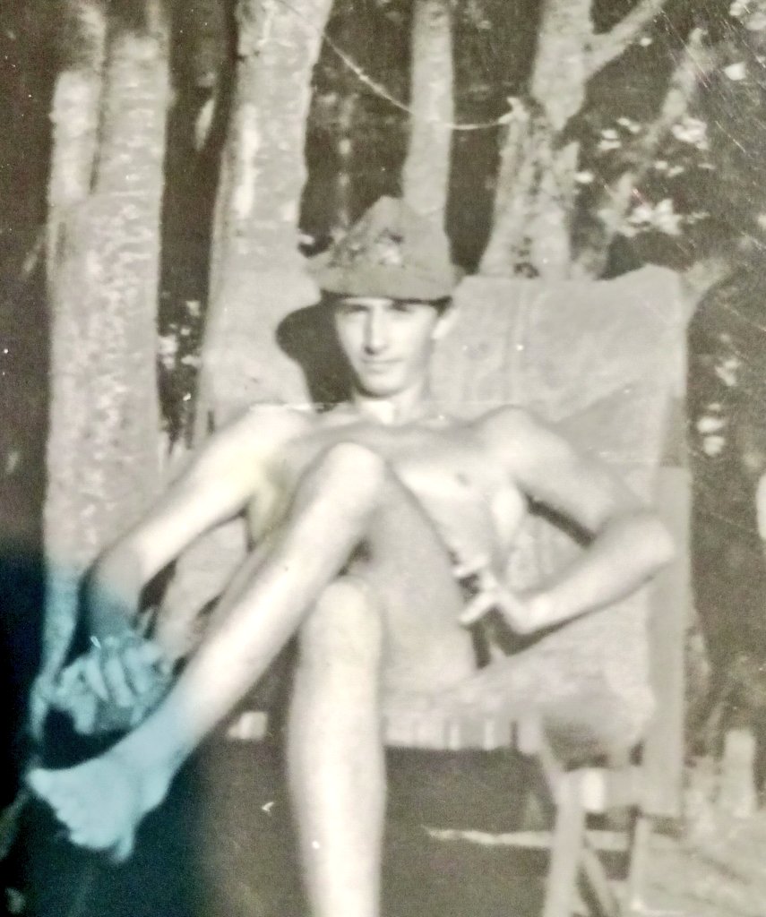 Feliz día de la familia ! Mucho tiempo dudaba de que era hijo de mi padre porque mido 1,79 y mi familia 1,65 promedio.

Con esta foto espante esa idea jajajaja
Disfruten cada segundo con la familia que no es eterna 💕