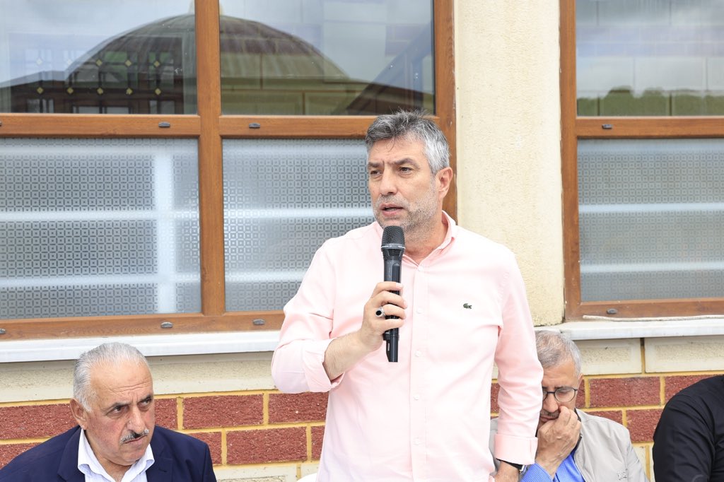 AK Parti İstanbul İl Başkanımız Sayın Osman Nuri Kabaktepe, Üsküdar Belediye başkanımız Sn. Hilmi Türkmen ve Önceki dönem Milletvekilimiz Sn. Osman Boyraz ile Kömürlük Mahallemizde hemşehrilerimizle bir araya geldik.