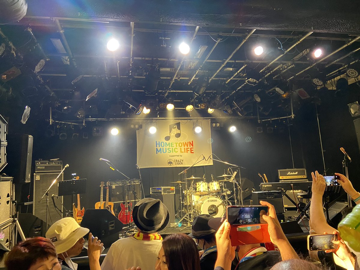 reomio_papa's tweet image. HTML2023青森クォーターでフィナーレ4時間超えのライブ‼️
SWALLOW〜小山内創祐〜モモ〜多田慎也〜ジョナゴールド全て坂本サトルバンドが演奏🎹
ジョナゴールド見たいファンが多く来てLEDペンライト赤か紫つけてました。
長いライブもついに終わりました。
サトルさんダイズ君お疲れ様でした
#HTML2023
