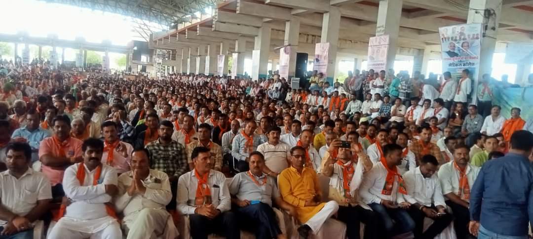 MohanKhichibjp's tweet photo. आज महा जनसंपर्क अभियान के तहत संसदीय क्षेत्र मंदसौर में आयोजित विशाल जनसभा में महाराष्ट्र सरकार के मंत्री सुधीर जी मुंगटीवार का मार्गदर्शन प्राप्त किया। https://t.co/ezJUJ6z4yX