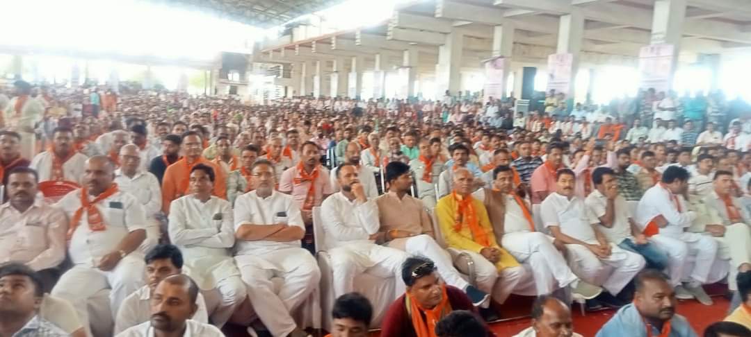 MohanKhichibjp's tweet photo. आज महा जनसंपर्क अभियान के तहत संसदीय क्षेत्र मंदसौर में आयोजित विशाल जनसभा में महाराष्ट्र सरकार के मंत्री सुधीर जी मुंगटीवार का मार्गदर्शन प्राप्त किया। https://t.co/ezJUJ6z4yX