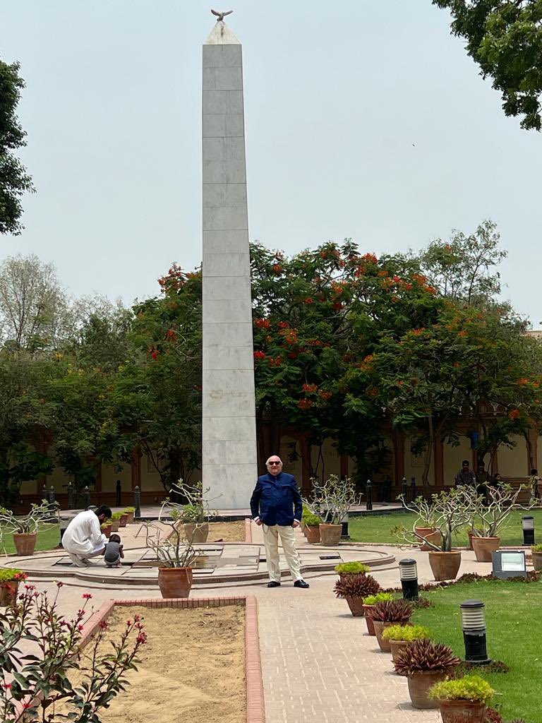 Alfredo JalifeRahme on Twitter "Obelisk outside the Mahatta Palace"